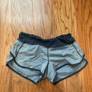 Lulu Lemon Speed Up Shorts 2.5, Size 4